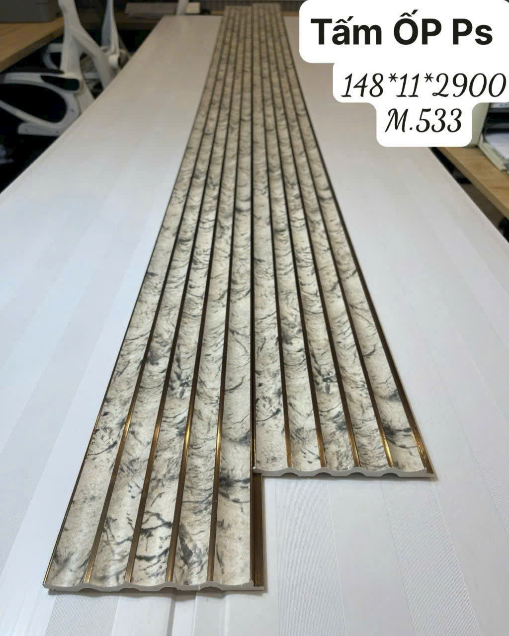 Tấm ốp bán nguyệt chỉ vàng M533