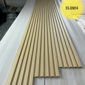 Tấm ốp lam sóng nhựa 5 sóng thấp mã BM14 màu gỗ sồi sáng tự nhiên, kích thước 150x9x2900mm, ứng dụng ốp tường và trần cho không gian hiện đại